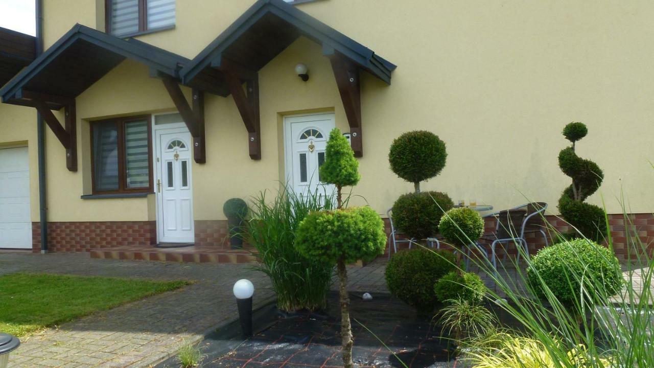 Apartament Bieszczady ミチュコフツェ エクステリア 写真